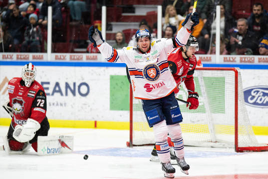 Växjös Robert Rosén jublar