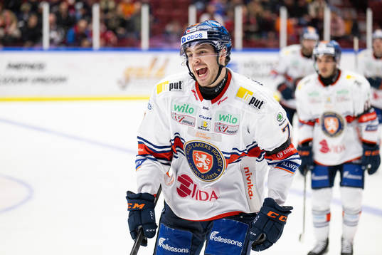 Växjös Hardy Häman Aktell jublar