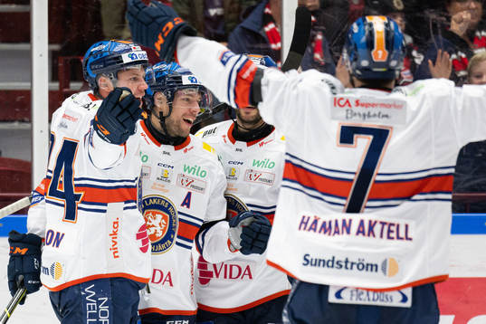 Växjös Robert Rosén jublar