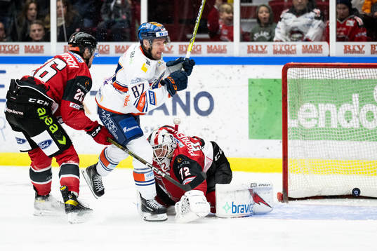 Växjös Robert Rosén gör 2-3 målet mot Malmö Redhawks