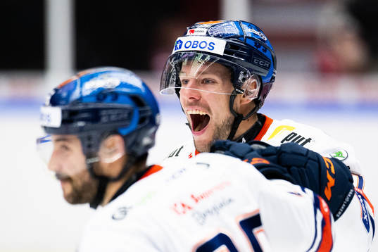 Växjös Robert Rosén jublar