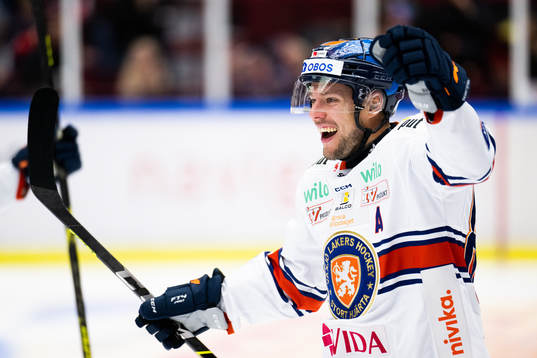 Växjös Robert Rosén jublar