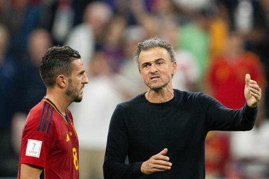 Koke and head coach Luis Enrique of Spain