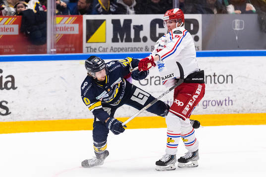 HV71s Marcus Davidsson och Timrås Jakob Stenqvist