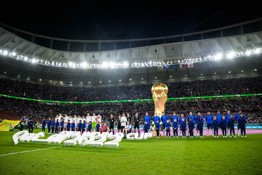 The starting eleven players of Wales and England