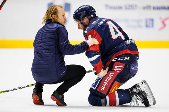 Linköpings Jonas Junland har ont