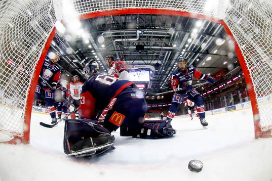 Mål av Örebros Kristian Näkyvä förbi Linköpings