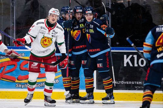 Djurgårdens Liam Öhgren jublar med Olle Liss och Marcus