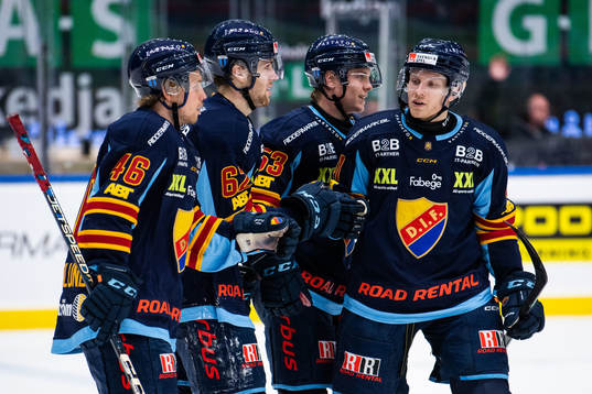 Djurgårdens Wiktor Nilsson jublar med Tim Söderlund,