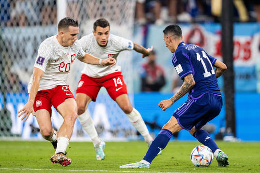 Piotr Zielinski and Jakub Kiwior of Poland against Angel de