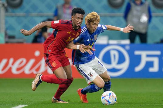 Alejandro Balde of Spain and Junya Ito of Japan