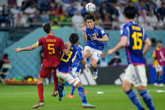 Sergio Busquets of Spain against Hidemasa Morita and Ao Tanaka of Japan