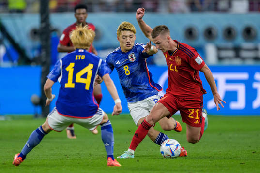 Junya Ito and Ritsu Doan of Japan against Dani Olmo of Spain