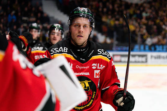 Luleås Juhani Tyrväinen jublar