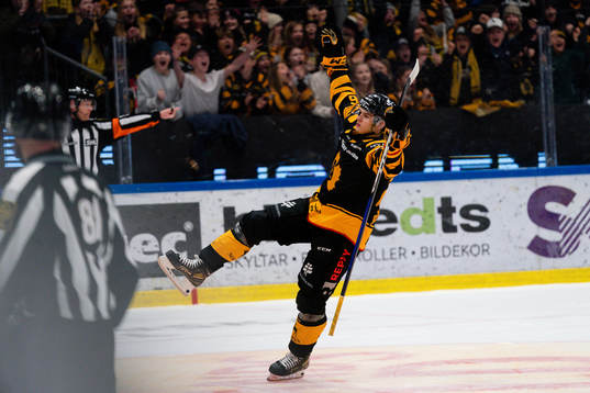 Skellefteås Simon Robertsson jublar