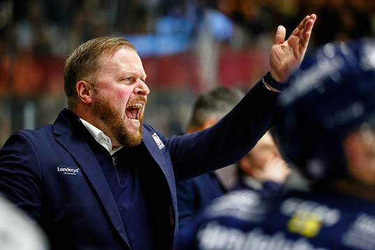 Linköpings tränare Klas Östman reagerar på domslut