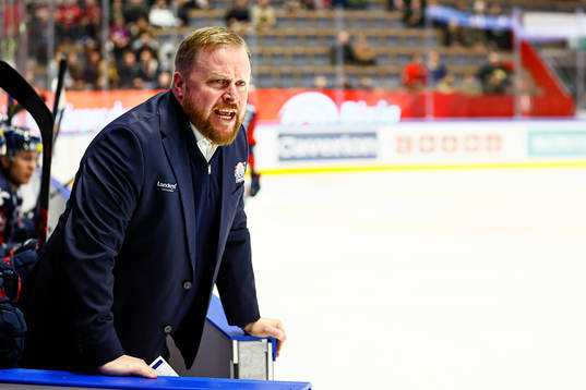 Linköpings tränare Klas Östman reagerar på domslut