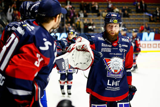 Linköpings Jonas Junland jublar