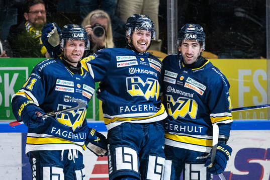HV71s Chad Billins och Joseph Laleggia jublar med Fredrik