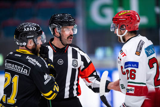 AIKs Christian Sandberg och Modos Emil Wahlberg i