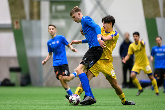 Halmstads William Backhausen och IFK Göteborgs Leon Dusi