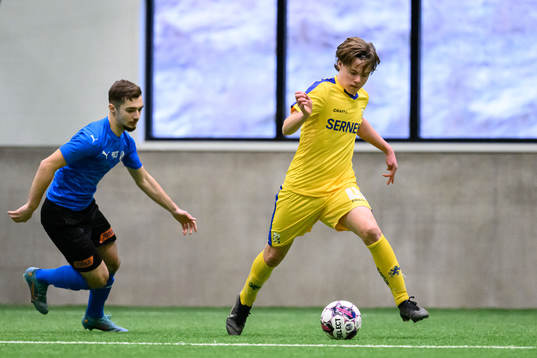 Halmstads Nikola Urban och IFK Göteborgs Elis Barlind