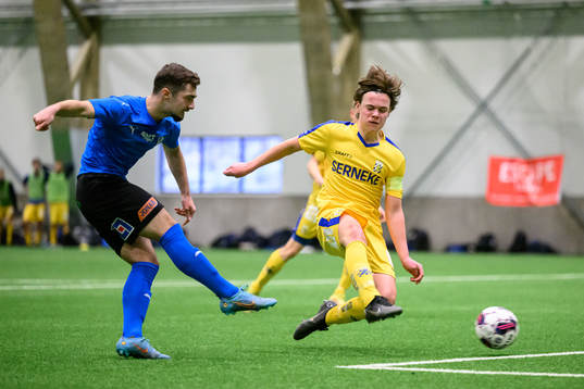 Halmstads Nikola Urban och IFK Göteborgs Elis Barlind