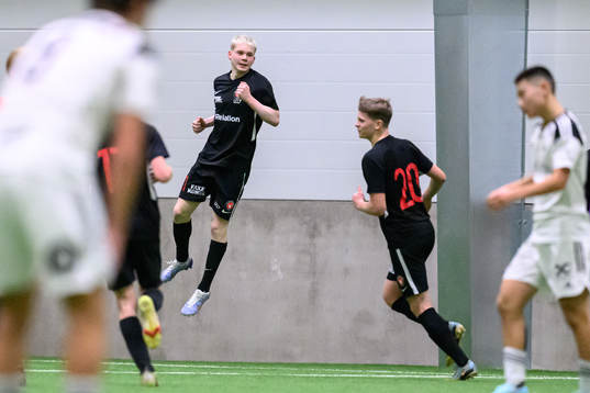 Midtjyllands Gils Gislason jublar efter 2-1