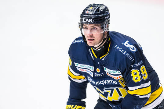 HV71s Mikkel Bödker jublarunder ishockeymatchen i SHL