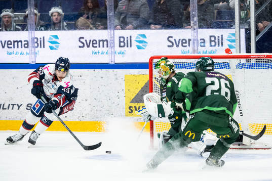 Linköpings Benjamin Maxwell och Färjestads målvakt