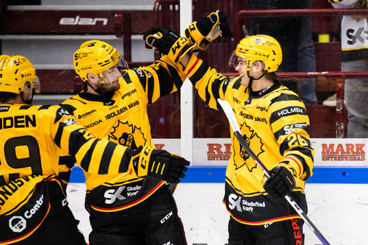 Skellefteås Tom Kühnhackl och Simon Robertsson jublar