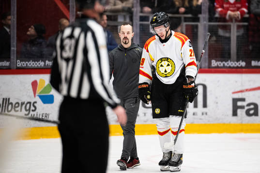 Brynäs Oscar Birgersson har ont