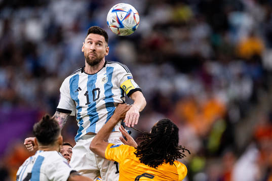 Lionel Messi of Argentina and Nathan Ake of Netherlands