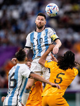 Lionel Messi of Argentina and Nathan Ake of Netherlands