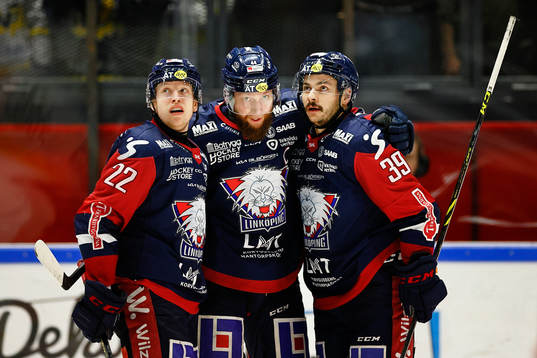 Linköpings Vilmos Gallo, Jonas Junland och Ty Rattie jublar