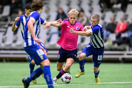 FC Köpenhamns Victor Froholdt och IFK Göteborgs Rasmus Nåfors Dahlin