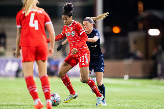 Tainara of Bayern and Olivia Schough of Rosengård