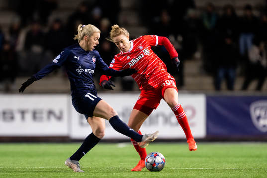 Mimmi Larsson of Rosengård and Carolin Simon of Bayern
