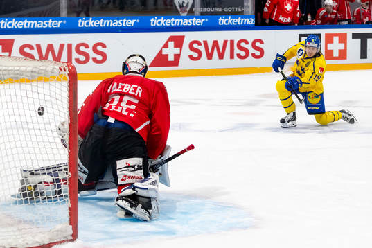 Marcus Sörensen of Sweden scores the 3-2 goal against