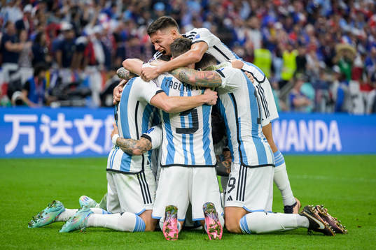 Players of Argentina celebrate