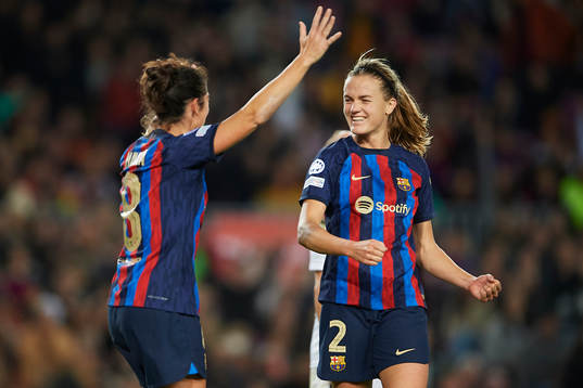 Irene Paredes of FC Barcelona celebrates with Marta Torrejon after 6-0