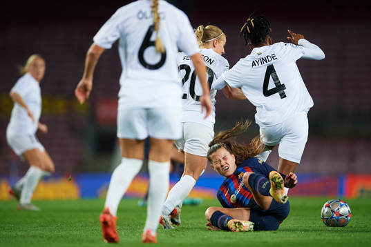 Claudia Pina of FC Barcelona and Mia Persson and Halimatu Ibrahim Ayinde of FC Rosengård