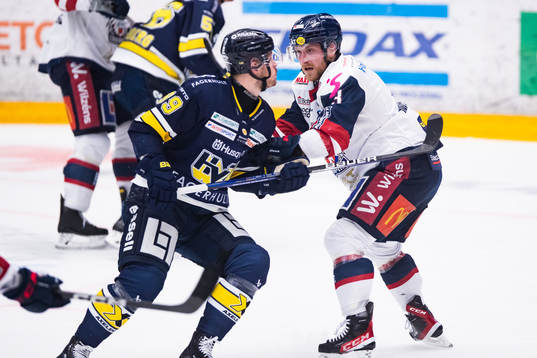 HV71s Mikkel Bödker och Linköpings Linus Hultström