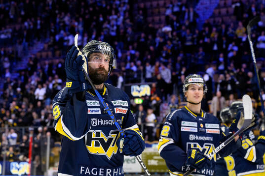HV71s Taylor Matson tackar publiken