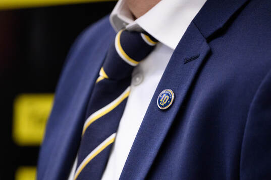 En pin för Martin Thörnberg på en kavaj