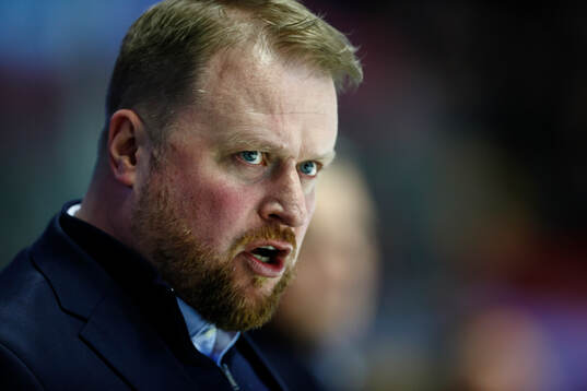 Linköpings tränare Klas Östman reagerar