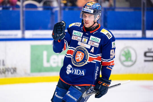 Växjös Joel Persson jublar