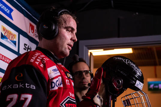 Malmö Redhawks Ponthus Westerholm blir intervuad