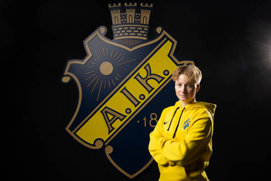 Monica Hagström poserar för porträtt i samband med att hon presenteras som nyförvärv