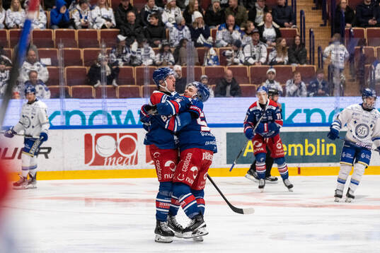Oskarshamns Patrik Karlkvist och David Quenneville jublar